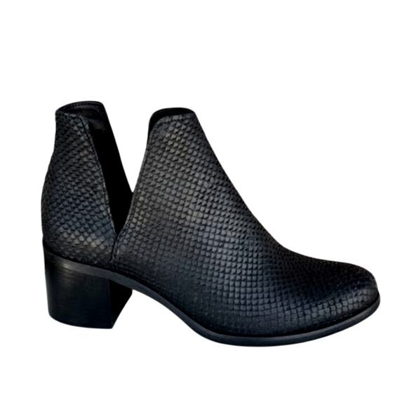 Cordani Barrett Pull-On Black Textured Leather Block Heel Bootie, EU 39, US 8.5 - Picture 1 of 11